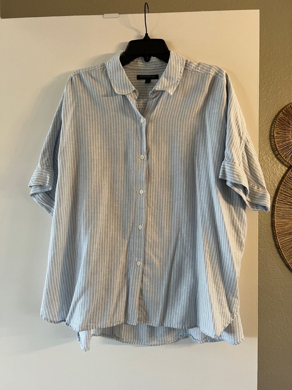 Banana Republic Light Blue Striped Button-Up Shirt sz Large